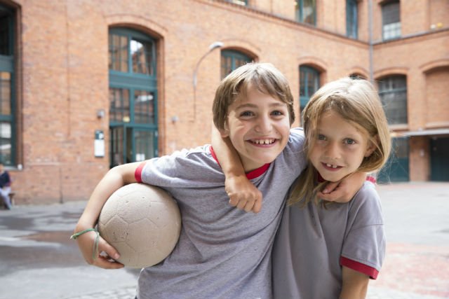 TheLocalGermany's tweet photo. From "I’ll never learn to do this" to "I can do it, I just have to practice” 

Find out how teachers in #Frankfurt are changing student attitudes using #GrowthMindset techniques https://t.co/SItsMlf7JN #sponsored #Phorm https://t.co/O5Y3IGicdQ