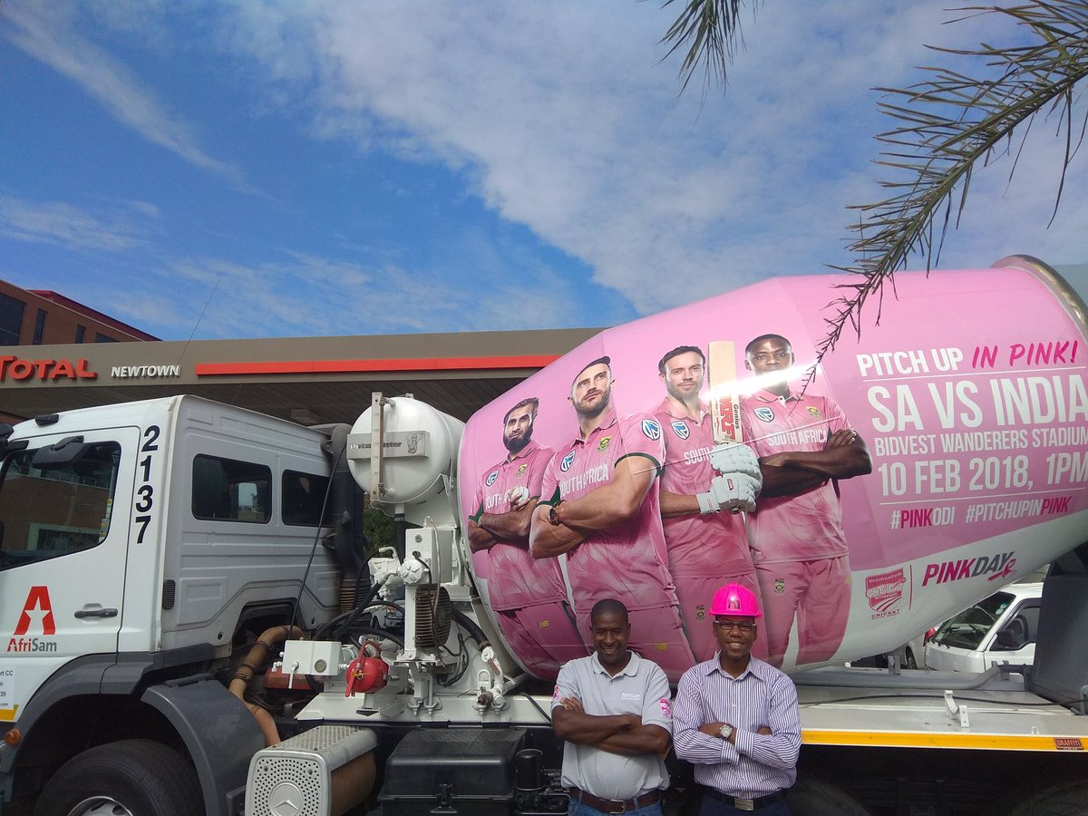 Nkulie14's tweet photo. Supporting a good course with Mr. Ngonidzashe Chikukutu from @AfriSam. This is such a brilliant partnership, well done to all parties involved. #PinkODI #PinkDrive #PitchUpInPink #ProteaFire @momentum_za @OfficialCSA @PinkDriveNoels @ABdeVilliers17 @Abramjee @947 https://t.co/s033AkxA8M