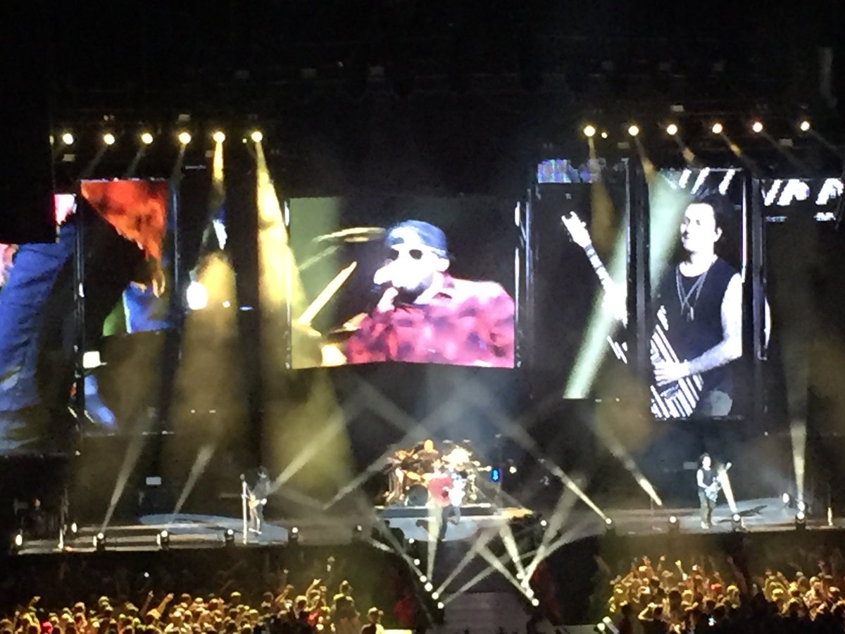 Treyceigh's tweet photo. @breakingbenj @TheOfficialA7X @BenBurnleyBB #Ottawa #CanadianTireCenter #TheWholeFamEnjoyedTheShow #BoxSuite Absolutely LOVED the show ๐ค๐ผ๐ค๐ผ๐ค๐ผ https://t.co/jPf9ORQuT8