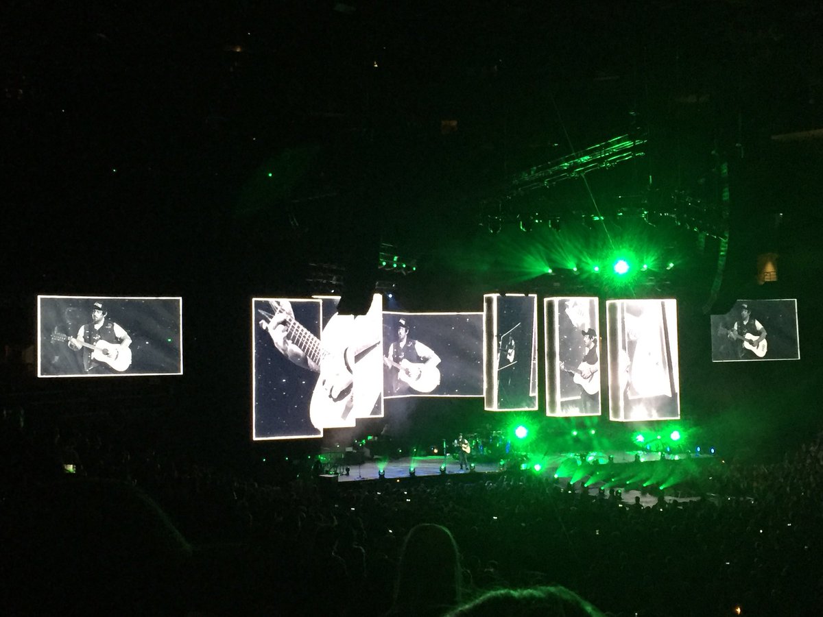 Treyceigh's tweet photo. @breakingbenj @TheOfficialA7X @BenBurnleyBB #Ottawa #CanadianTireCenter #TheWholeFamEnjoyedTheShow #BoxSuite Absolutely LOVED the show ๐ค๐ผ๐ค๐ผ๐ค๐ผ https://t.co/jPf9ORQuT8