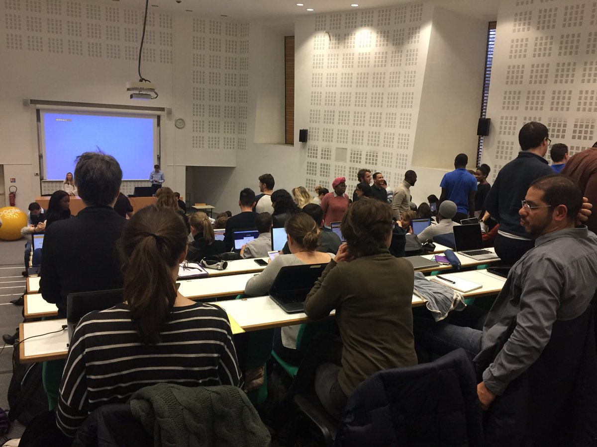 Ngonguereine's tweet photo. Salle comble pour la formation #googledigitalactive à @upemlv #numerique #nosjeunesontmotivés #competencesnumeriques https://t.co/W3zhcZxtMb