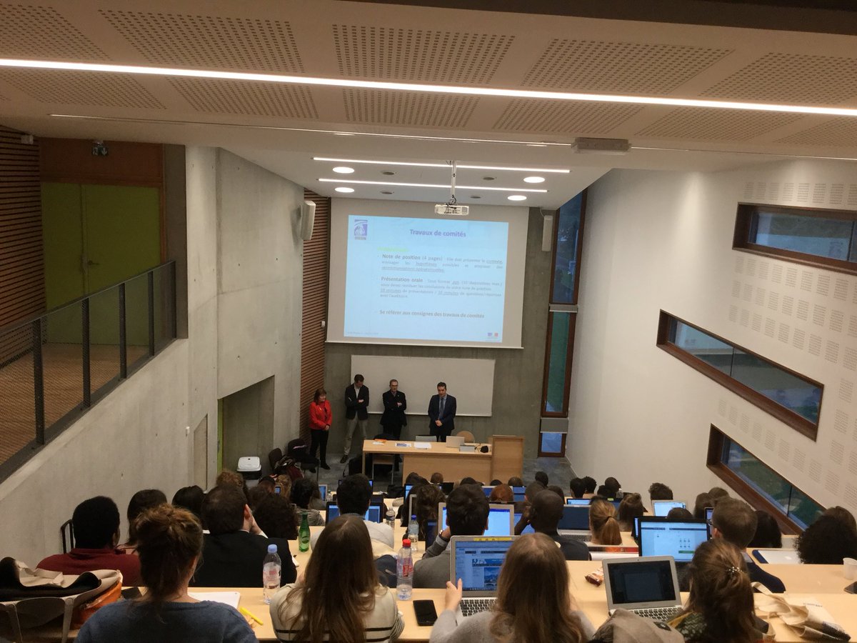 TC_IntLaw's tweet photo. Ouverture de la session Défense et sécurité nationale "Master 2" @IHEDN organisée par le CESICE @u_grenoblealpes @UGrenobleAlpes par le Professeur J.J. Roche, directeur formation/recherche @IHEDN le doyen Faculté droit D.Dechenaud et @TC_IntLaw https://t.co/bVpCnP9ChC