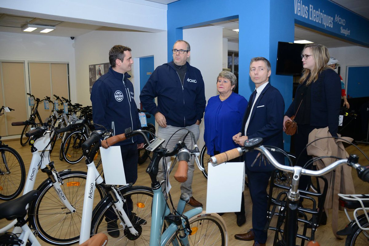 Chateauroux36's tweet photo. Visite de l'entreprise #VéloÉlec, située venue Pierre-de-Coubertin à #Châteauroux. Née de la rencontre entre les fabricants #Thoonsen et #Mooof, VéloElec est spécialisée dans la  conception et la vente de #VélosÉlectriques, sous la marque #Moxo. 
https://t.co/udM15bIIcx https://t.co/PEq8iH5YCE
