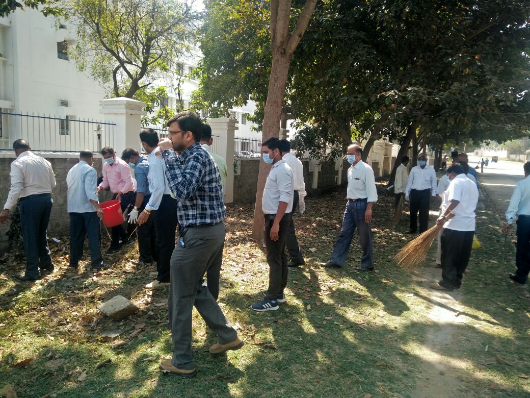 As part of the Swatchhata Pakhwada 2018, officers and staff of Central Tax office, Mysuru  GST Committee., gathered today (22.01.2018) at San Marga and Vihar Marga,Siddharthanagar, Mysuru and took part in cleaning activity in and around the area.