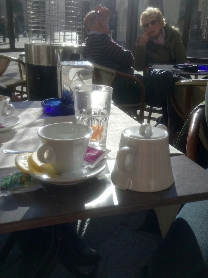 Kayleigh_JP_Rec's tweet photo. Hope the office is not too cold #TeamJPRS #alfrescodining #NoSnowHere #treviso https://t.co/rVlr74zUPa