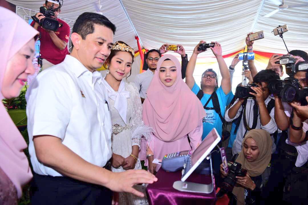AzminAli's tweet photo. Melalui pemberdayaan ini, menjadi harapan Kerajaan Negeri agar ibu &amp; wanita Selangor akan berada di saf terkehadapan dalam kemajuan di kalangan wanita Malaysia. #SmartSelangor #PeduliRakyat #IPR https://t.co/bl3cAE9ji8