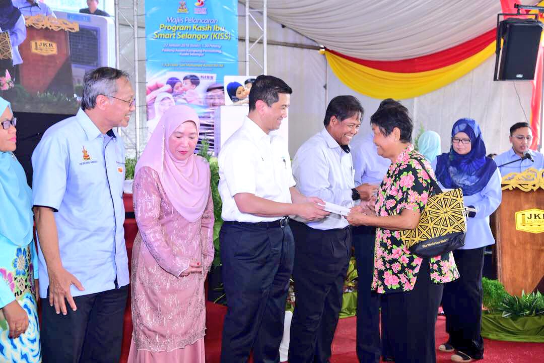 AzminAli's tweet photo. Melalui pemberdayaan ini, menjadi harapan Kerajaan Negeri agar ibu &amp; wanita Selangor akan berada di saf terkehadapan dalam kemajuan di kalangan wanita Malaysia. #SmartSelangor #PeduliRakyat #IPR https://t.co/bl3cAE9ji8