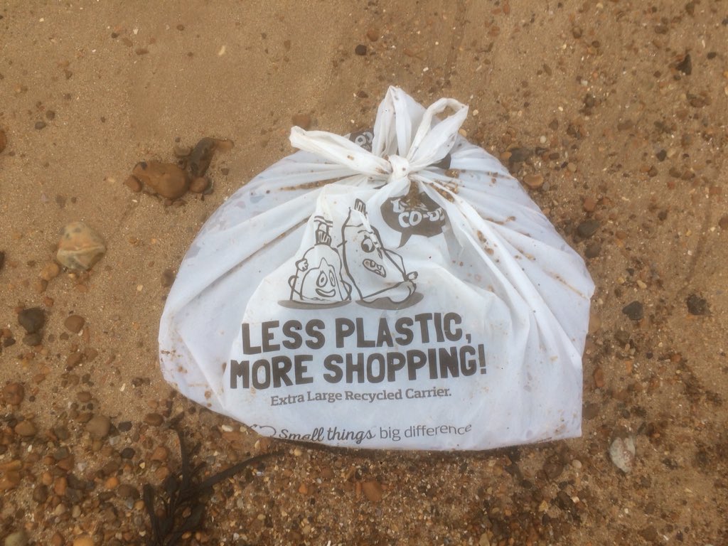 LukeDealBBC's tweet photo. .@BBCSuffolk Down on the beach in Felixstowe with the @WildlifeGadgets doing a beach clean as the @MarkGlennMurphy show launches #PlanetSuffolk more at 0852 https://t.co/a7tTtdvBNg