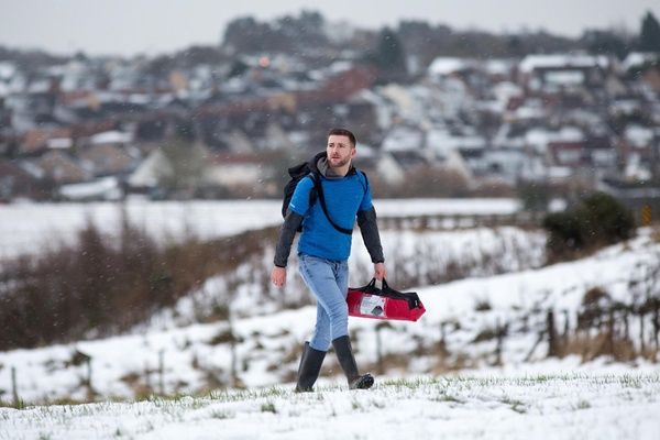 thepeakyfinder's tweet photo. Lewis McIness is to walk from Glasgow to London in aid of @HelpforHeroes veterans. He’ll be passing through the #peakdistrict, keep us posted @TheLewisMcinnes so we can cheat you on! Read his story #charitywalk https://t.co/svuCiEcFvL https://t.co/FjB83UvHU0