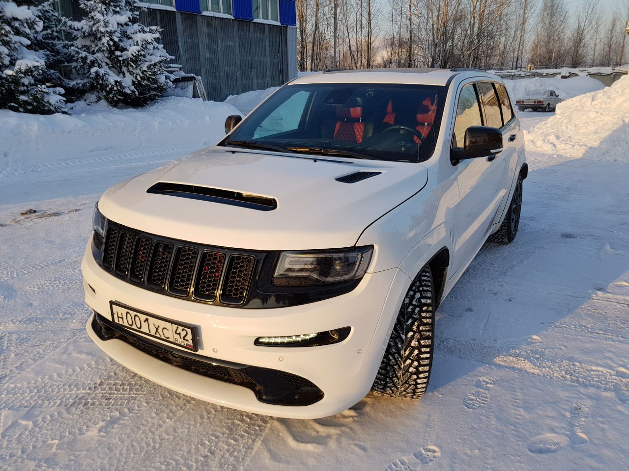 SCL Global Concept on X: Another #happy customer with our Demon hood for  his #white Jeep #Grand #Cherokee #WK2 SRT. This time from #Russia. #jeep  #srt #hood #demon #tuning #grandcherokee  /