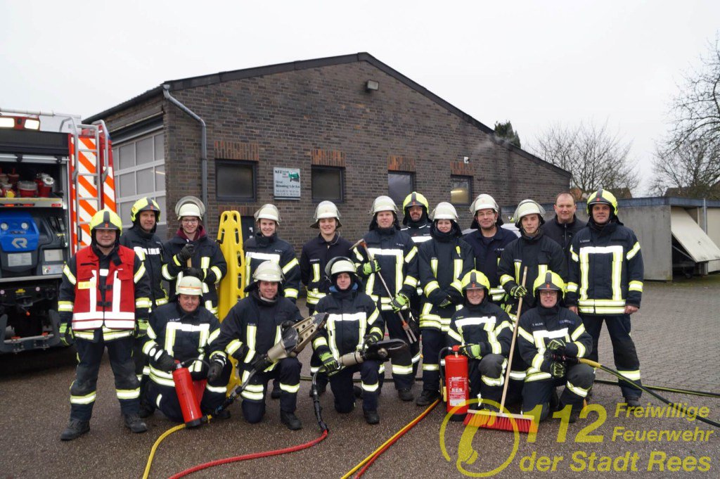 FeuerwehrRees's tweet photo. 💪 Training für den Ernstfall 👨‍🚒

Kameradinnen und Kameraden der Löschzüge Bienen und Millingen trainierten am Samstag die Vorgehensweise bei einem Verkehrsunfall mit eingeklemmten Personen. [...]

#FFRees #LZMillingen… https://t.co/UEgtcFeGTA https://t.co/JpAS6QZ8Pj