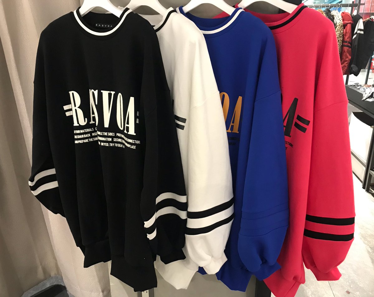 新作アイテム紹介❗️
ヴィンテージmadepo🖤💗💙

¥4.900＋tax
BK/OFF/BL/PK

さらにover sizeになったヴィンテージMADEPO🕷⛓袖や裾のダボっと感、 size感1枚でも可愛くおしゃれなのでSS新作として1枚はGETしたいアイテム…🐝🌹👍🏾