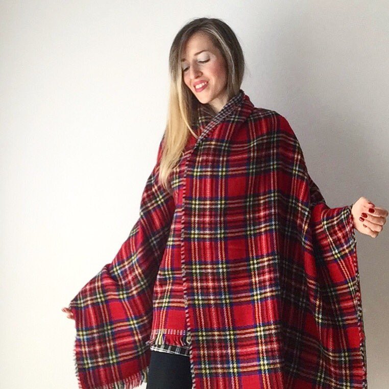 Leni_Alba's tweet photo. Envuelta como un regalito😂👍🏼
Vamos a por el lunes! 🙈❤️ 
#lenialba #fashionladies #morning #bufamanta #sfera #scarf #felizlunes https://t.co/rO01k4jMO5