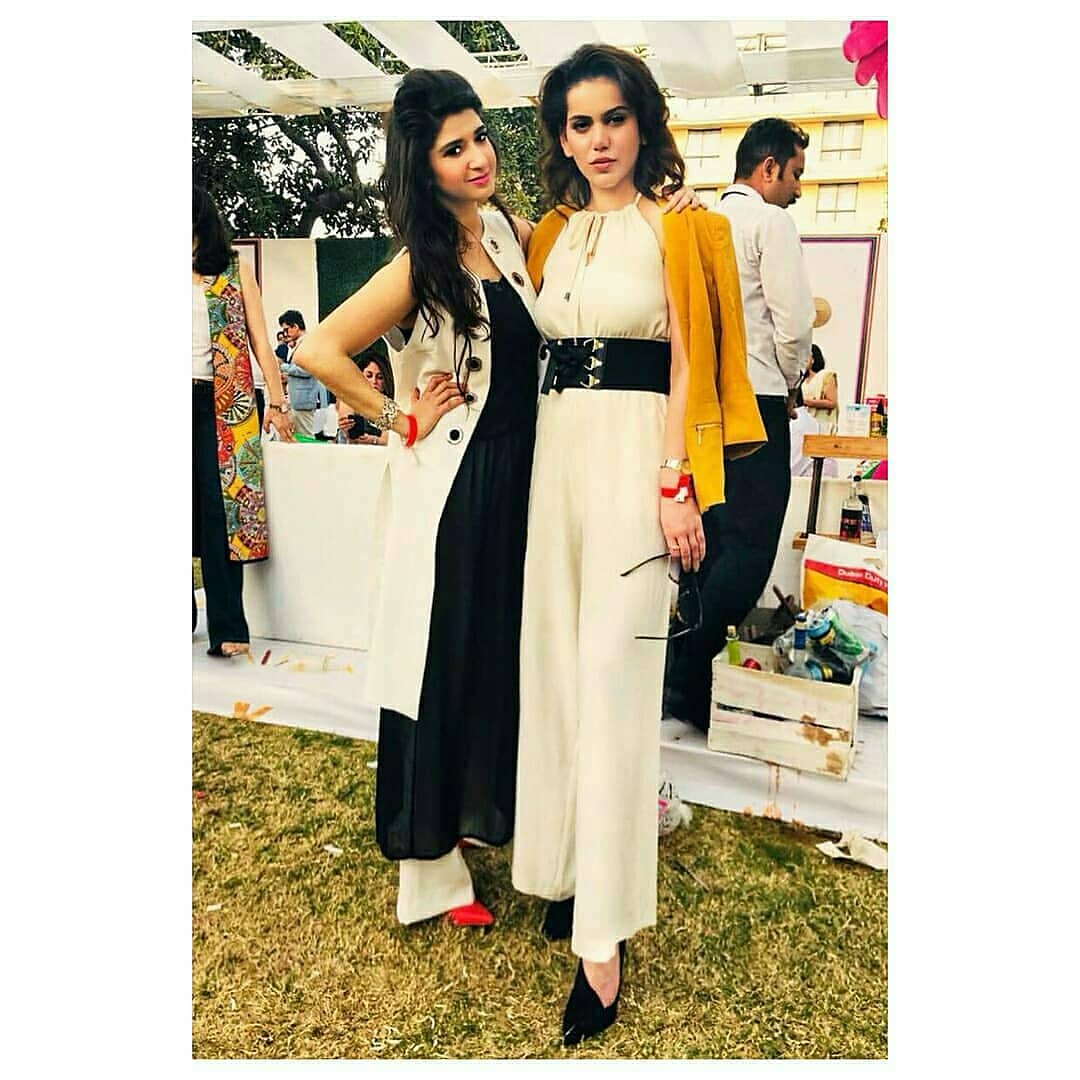 cosmospak's tweet photo. @ghanaaliofficial at kadney centre brunch with her friend #fatzsyed 
#Ghanaali #latestclicks #KidneyCentreBrunch #celebspotting #CosmosPakistan #CosmosMagazine #karachi #lahore #islamabad #updates https://t.co/QPeyX1dDT1