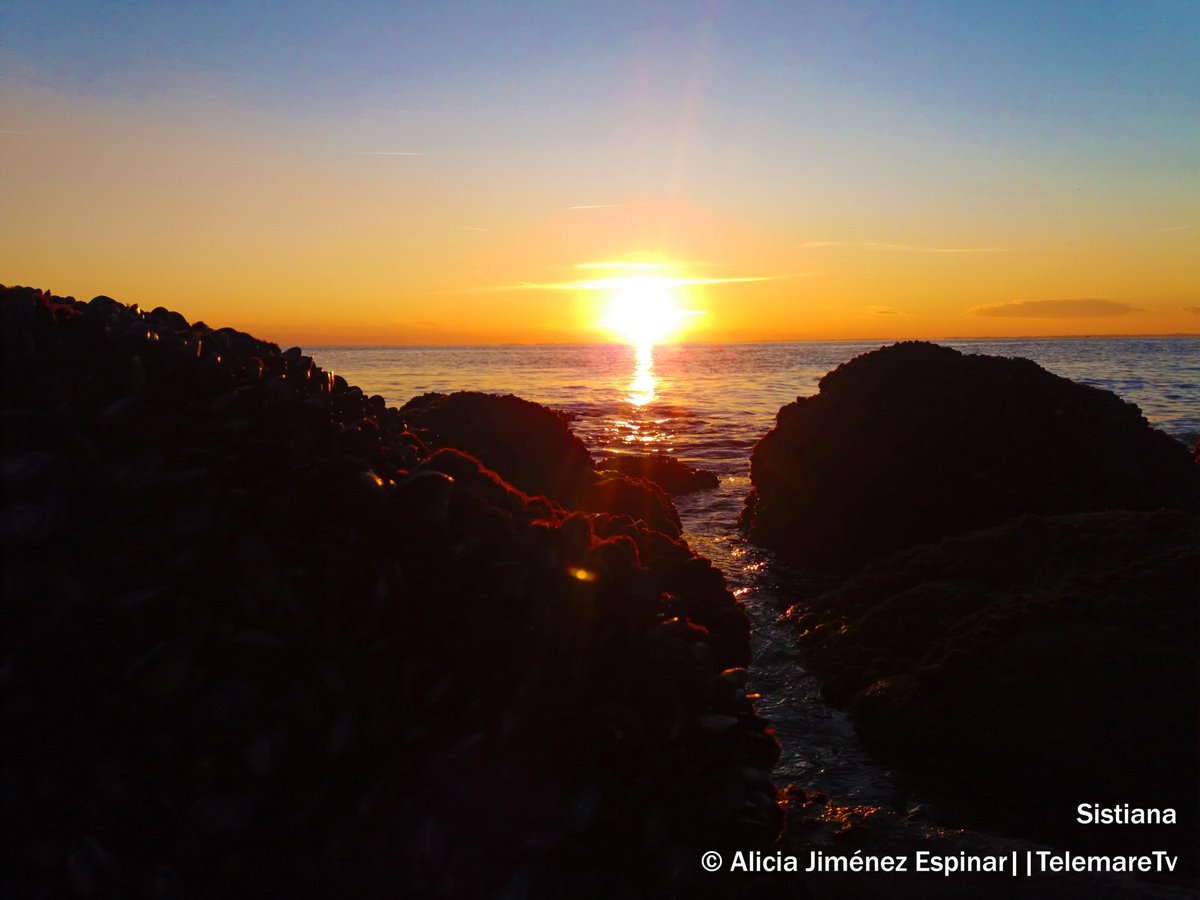 Vi auguriamo una buona giornata, con una foto del tramonto d'ieri sera sul mare de Sistiana .
Buongiorno a tutti!
#telemare #fvg #22gennaio #buonagiornata #buongiorno #tramonto #ieri #sistiana