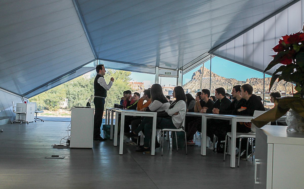 AytoArchena's tweet photo. 🚀Despega el vivero de #empresas de #Archena dentro del proyecto #ArchenaSmart
Ofreciendo seminarios y cursos para potenciales nuevos emprendedores. #pymes https://t.co/nn7UkBTooz