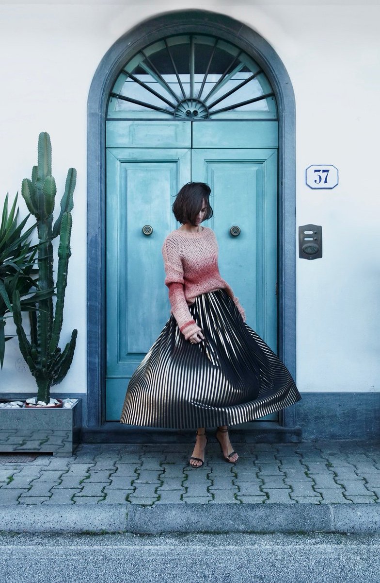 5preview's tweet photo. Dance in your HAZEL pleated skirt in gold foil - now on sale https://t.co/3gPLa7rxOP #5preview #5pwinbloom #hazelskirt https://t.co/EPenedUkEe