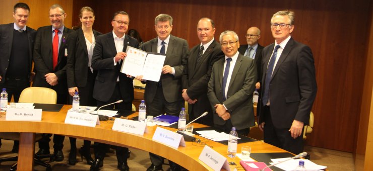 uniglobalunion's tweet photo. Global unions sign groundbreaking global framework agreement with the renewable materials company Stora Enso https://t.co/u5Wzl1mbHT https://t.co/DqRx5yU3jO