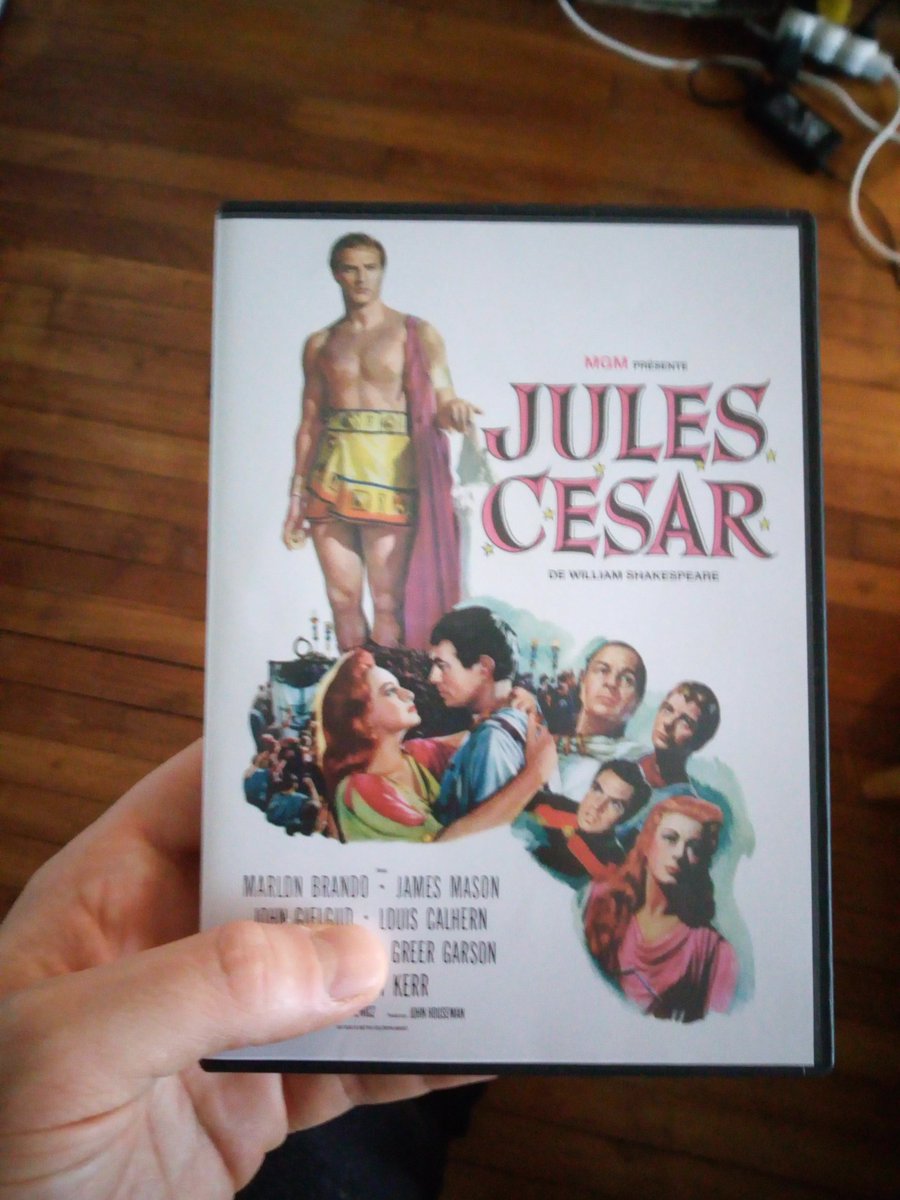 AvareFantome's tweet photo. César + Shakespeare + Mankiewicz = un moment qui vaut le coup ( de glaive dans le dos)! #Shakespeare #marlonbrando #Cinema https://t.co/imjtKUjhCe