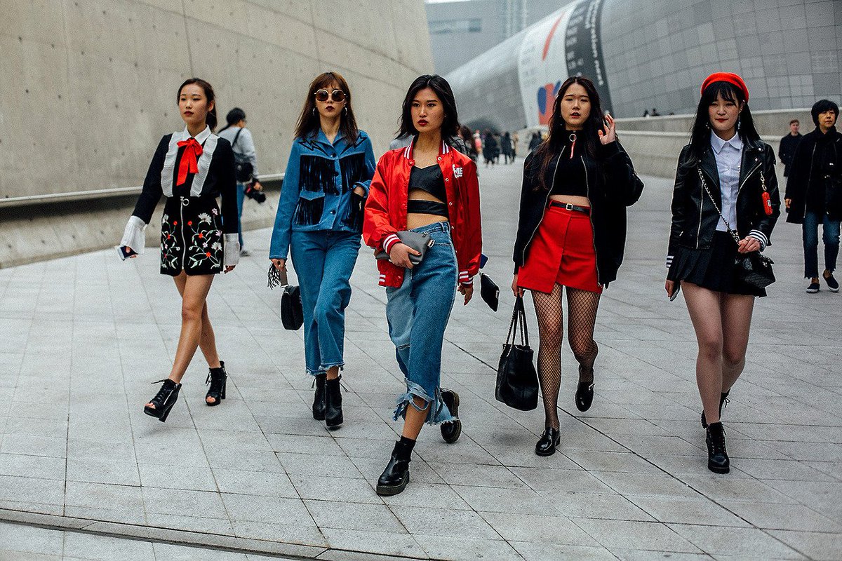 hoodcouturemag's tweet photo. Seoul Fashion Week Street Style. https://t.co/FOVkZmgpy9