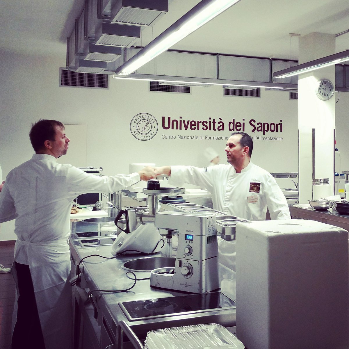 TenutaMonacell1's tweet photo. Rullino i tamburi! Si da inizio alla sfida finale! #chef #tenutamonacelli https://t.co/YQmC3J8hYa