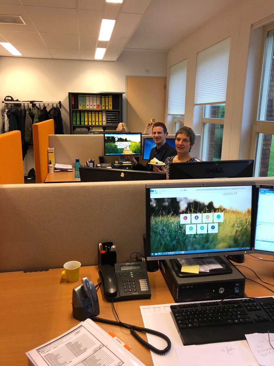 SIMgroep's tweet photo. Een nieuwe mijlpaal! @Gemeente_Veere heeft de primeur met onze #SIMkcs oplossing. Een mooie samenwerking van @SIMgroep, @HowAboutYouNL en @Gemeente_Veere en @gem_Beverwijk Meer weten? https://t.co/0yvvdlEYdn #KCC #toekomst #digitaledienstverlening https://t.co/QlCIfTBGWx