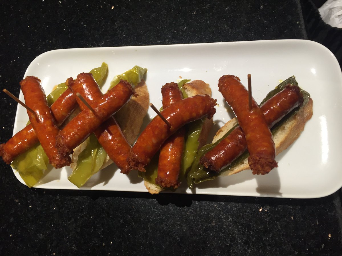 barelmarrano's tweet photo. Empieza la semana disfrutando de un buen pintxo de Txistorra de #Navarra.
Y si lo acompañas por un buen vino o una buena cerveza mejor que mejor.
Feliz Semana!!
·#cocinacasera https://t.co/H9dZk4cNG5