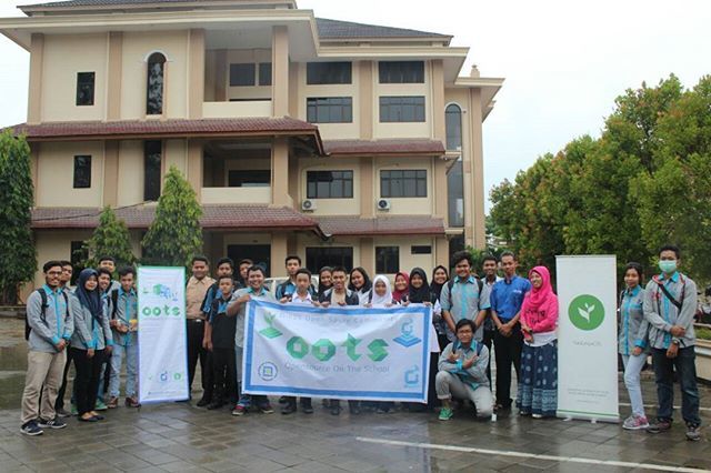 doscomedia's tweet photo. Nah kalo yang ini group photo OOTS (Open Source The School) Kelas APP INVENTOR - SMK N 1 PURWODADI !!🙌
.
.
Hayo kalian yang mana ? 😂
#doscom #doscomers #doscomedia #udinus #udinushits #semarang #opensource https://t.co/HuKVA6rYpT https://t.co/Ij7MPxf8if