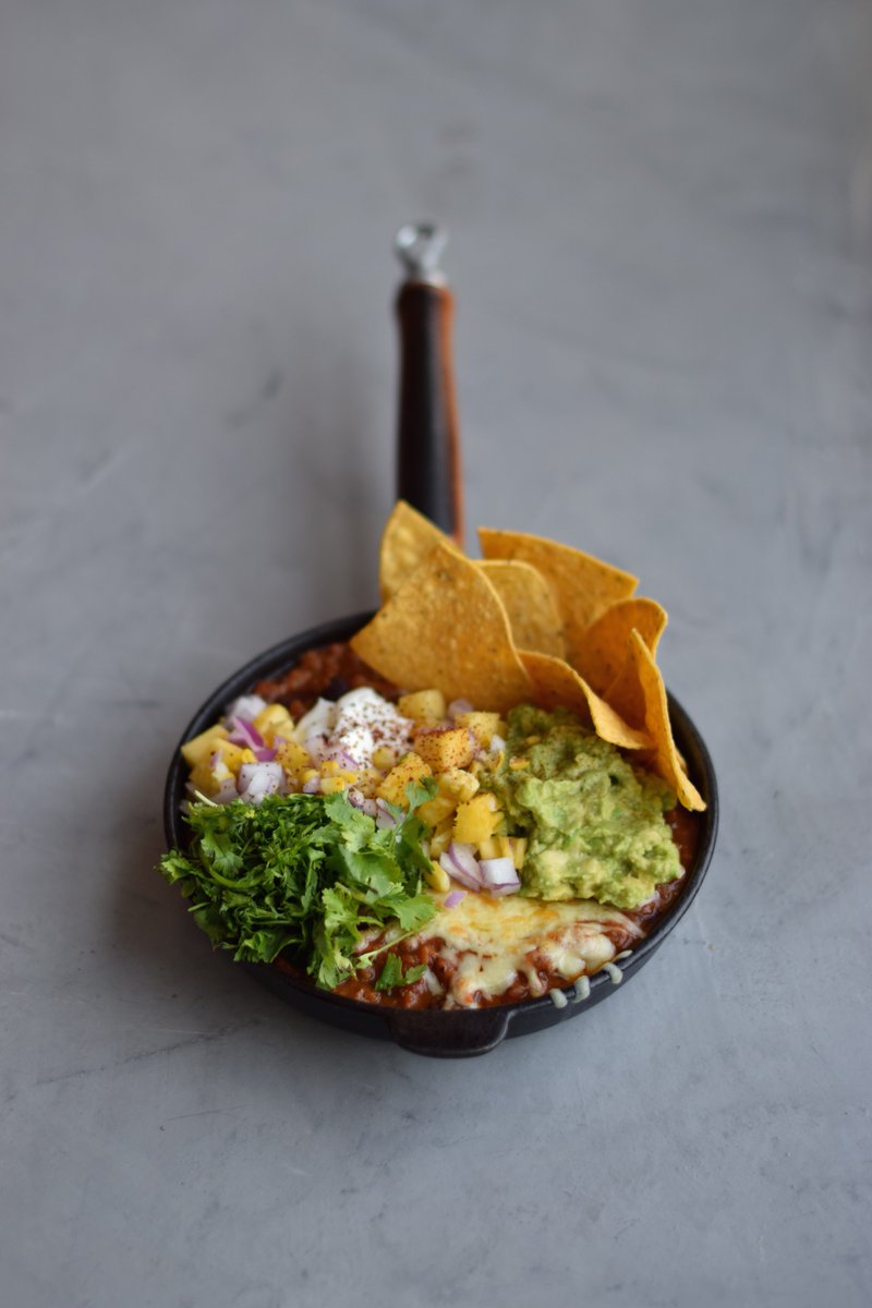 eastafternoon's tweet photo. It's #MeatFreeMonday – the recipe for my easy Vegetarian Chilli with corn chips, guacamole &amp; pineapple salsa will be up soon on https://t.co/8U59PLPmKj  (P.S. it can be adapted for vegan eating too!) https://t.co/syZnJdzmjC
