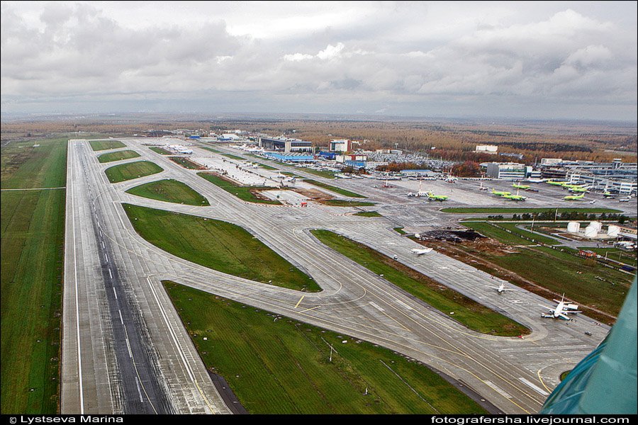 Взлетная полоса домодедово. Аэродром 1 класса. Блок бви як-130. Аэропорт калуга взлетно-посадочная полоса. Аэродром оленегорск мурманской области.