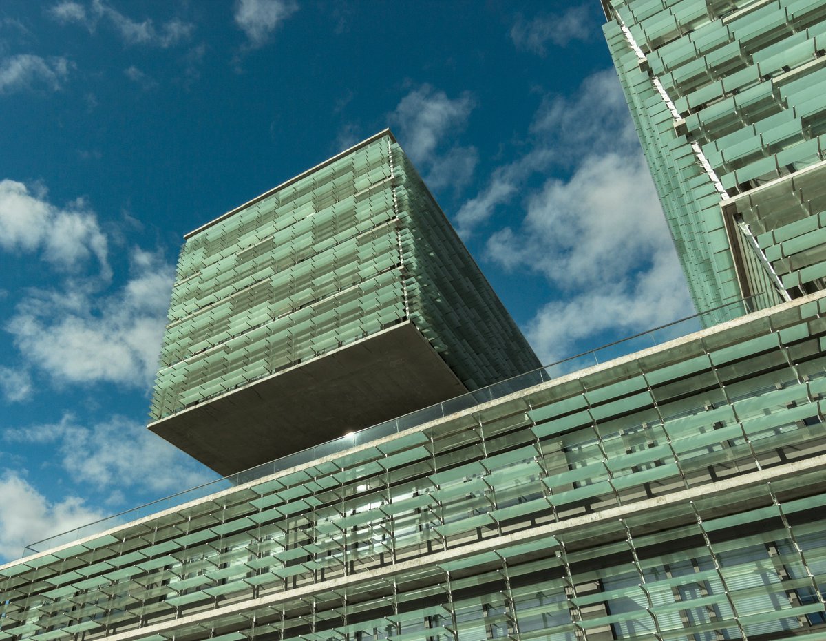 popmedia_es's tweet photo. A detail of the facade of Edificio Servicios Multiples in Malaga #architecture #architecturephotographer #costadelsol #malaga #marbellaphotographer #professionalphotographer #realestatephotographer #arquitectura #arquitecturafotografia #fotografiaprofesional #fotografomarbella https://t.co/w13Cmy3X0b