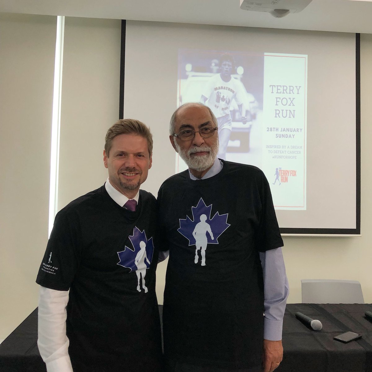 TerryFoxRunInd's tweet photo. Behind the scenes for the Terry Fox Press Conference! Mr.Gul Kripalani from the committee and Mr.Jordan of the Canadian consulate having a gala time! @CanadainIndia 

Join us on the 28th January to participate in the #runforhope
#cancure #terryfoxrunindia #terryfox #india #mumbai https://t.co/cQ6NXauZPZ