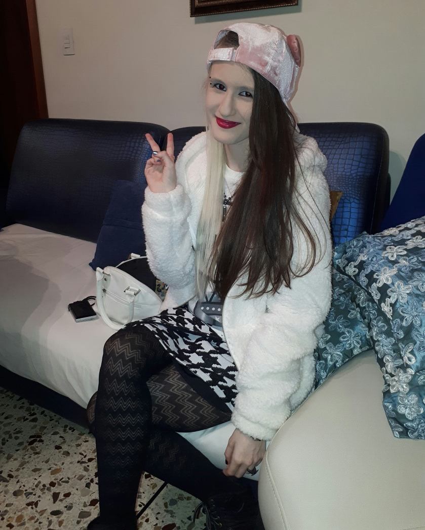 LilianStanley94's tweet photo. ๐๐ง๐๐ฑ๐ #KissArmyVenezuela #GlamMetalGirl #80sLifestyle #LittleMonster #HalfBlonde #ItalianGirl #Groupie #Kawaii #WildGirl #RockAndRollGirl #SethRollinsGirl #TeamRollinsVenezuela #AJStylesGirl #TheyDontWantNone #BellaArmy #StayFearless #SashaKrew https://t.co/I5adX3J2NN
