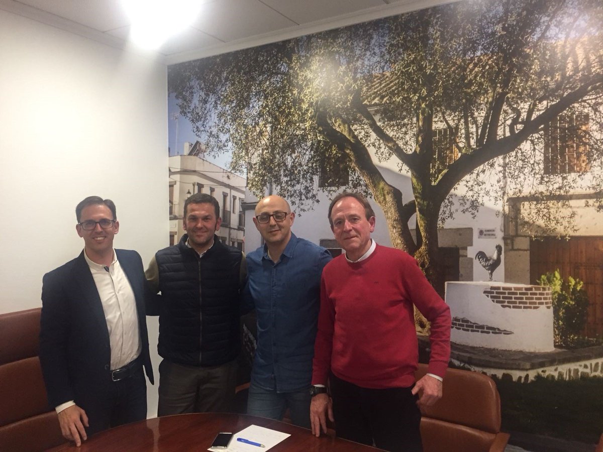 Cafdsocial's tweet photo. La @FADSinforma y @FEDSdeportes  se reunieron con @AytoPozoblanco y el @CDPOZOBLANCO para organizar la concentración y los entrenamientos de la  de la Selección Española a partir de marzo en #Pozoblanco y el partido que jugará contra Selección de #Ucrania en abril. 
Mucha suerte! https://t.co/HzDUh7rl6m