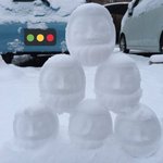 これが本当の雪だるま。いっぱいいると少し怖いですね。この雪達磨。