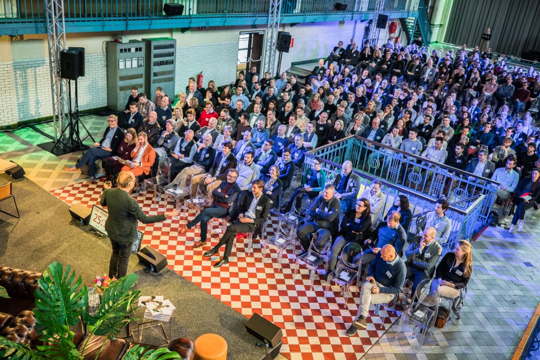 Hét inspiratie-event voor de Belgische foodservice is van start! <a href="/FIBelgie/">Food Inspiration BE</a> &amp; <a href="/Leadersclub_be/">Leaders Club Belgium</a> zetten tijdens #VISION18 de schijnwerpers op de trends en tradities van smaak, kwaliteit en vakmanschap. Ruim 350 foodservice professionals zijn bijeen in <a href="/cminecc/">C-mine Cultuurcentrum</a>. Geniet van deze dag!