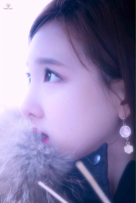 Rasa V Twitter 横顔美人になりたい どんな角度からみても美しくなりたい 横顔綺麗な人に共通して言えるのはほんとみんな鼻筋がスッとしてて 平らな顔じゃないんだよ とりあえず ほっぺの肉落とさんと よかったらダイエットのモチベーション上がる写真載せてくれ