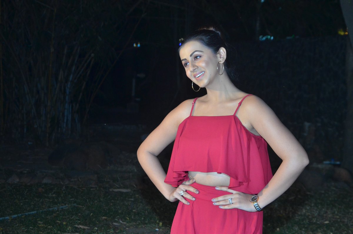 YuppFlix's tweet photo. Gorgeous @nikkigalrani at #PakkaTeaserLaunch 😍 https://t.co/BIvM4XkRIx