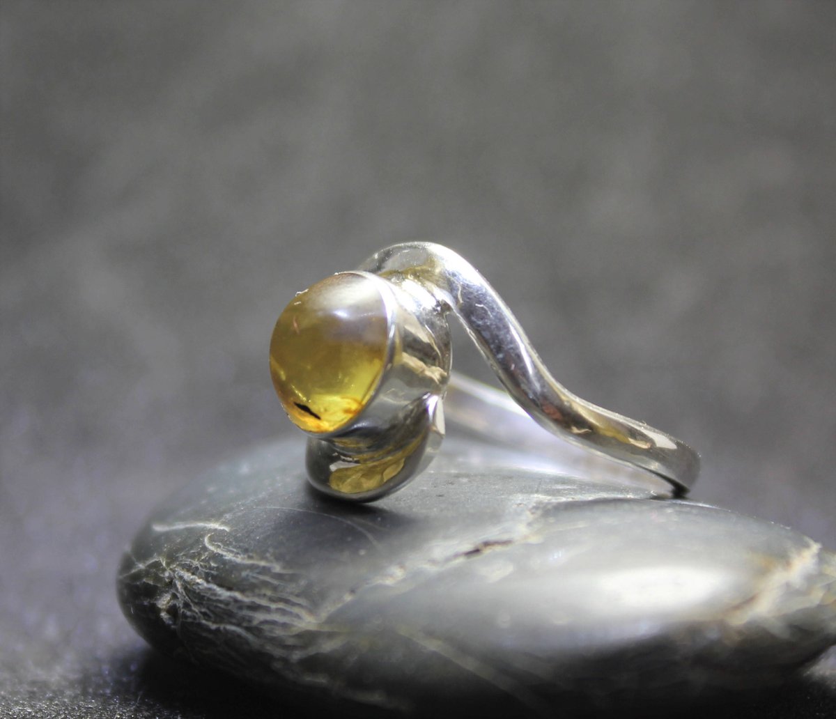 Yu2Xiaogang's tweet photo. Dominican Crystal Clear Blue Amber Sterling Silver 925 small Ring… https://t.co/b1Cn2gwkrc #larimar #SilverAmberRing https://t.co/n9rYgJd69i