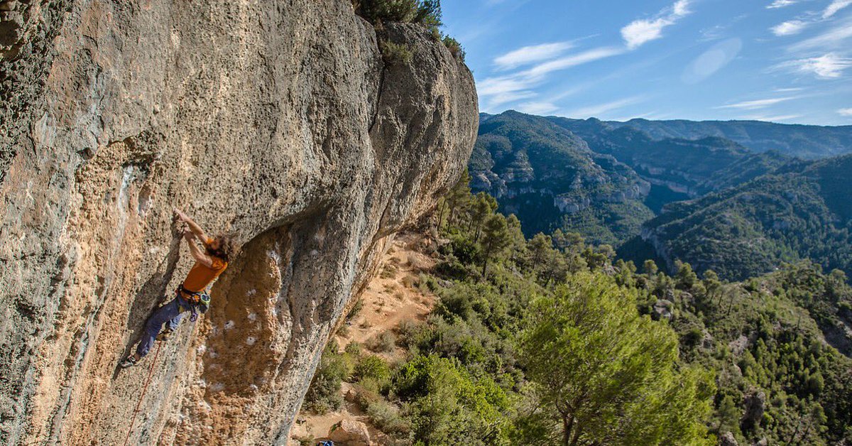 pucseries's tweet photo. Taking on the week with a fresh new start. Only good vibes. #Climbing in Tarragona. #pucseries #puctraining #escalar pic: @LiamLonsdale https://t.co/GMXclWjxW0