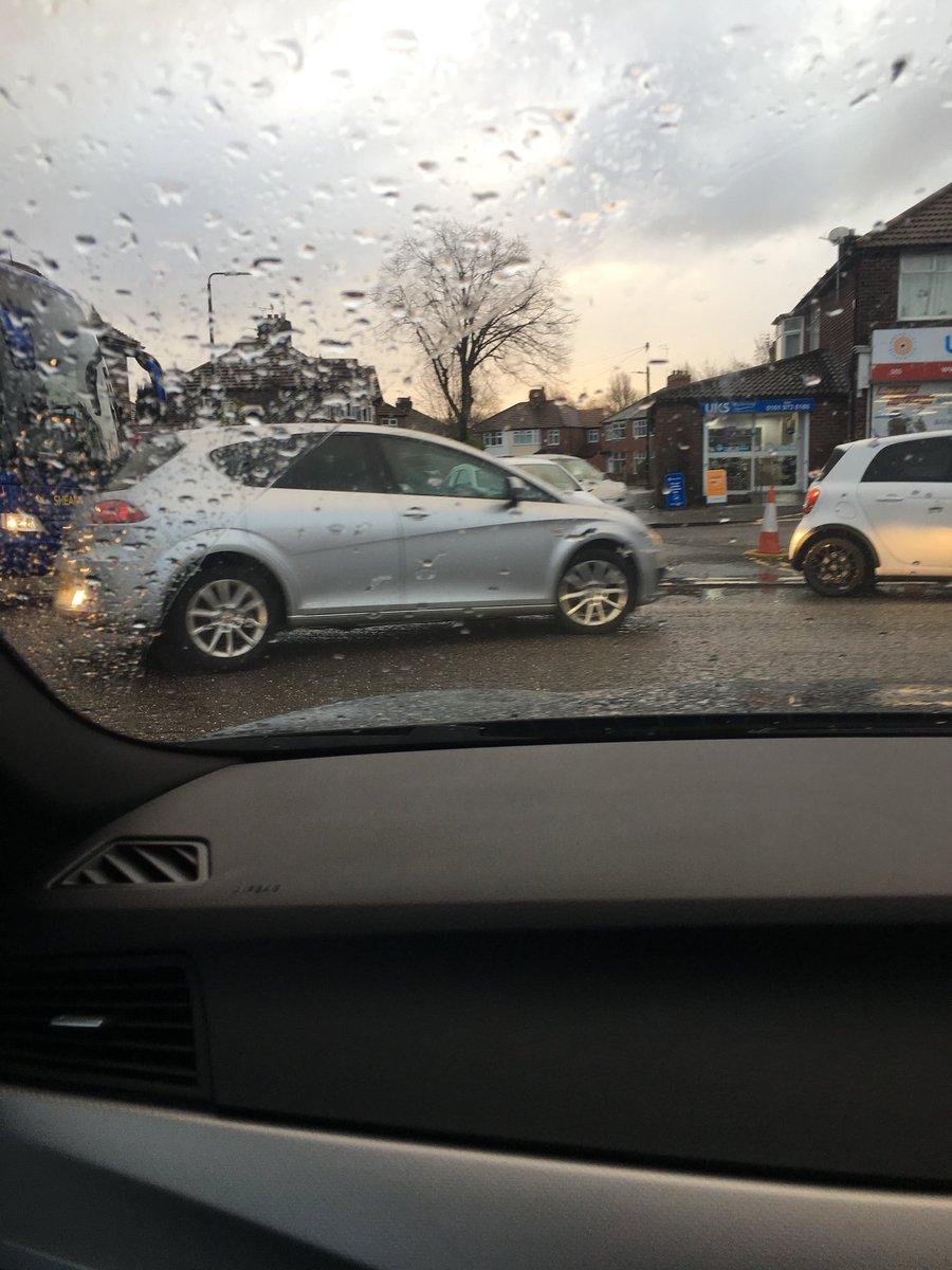 simonburrows09's tweet photo. @AndrewHWestern @shamrocktaylor @p0ppy08 @CLF0474 @pccommonsense @gresty99 @OfficialTfGM @TariqButt2 @AmyMWhyte @CUBEdesigns @gmptraffic @TraffordCouncil @seananstee @gmpolice @HighwaysNWEST @AndyBurnhamGM @grahambradymp @RobIrvine99 @tyntesfield @broadheathward @UKSMobility @SaletownToday @News4Trafford @AroundTrafford @SaleLibDems @LHoldenDesign So a lite bit of paint and a bigger box will make turning right easier @broadheathward What is the solution for the sheer volume of traffic using the estate as a rat run and turning right from the left filter lane? Can we have some clarification please and explain your plans https://t.co/cwAu9C2FXS