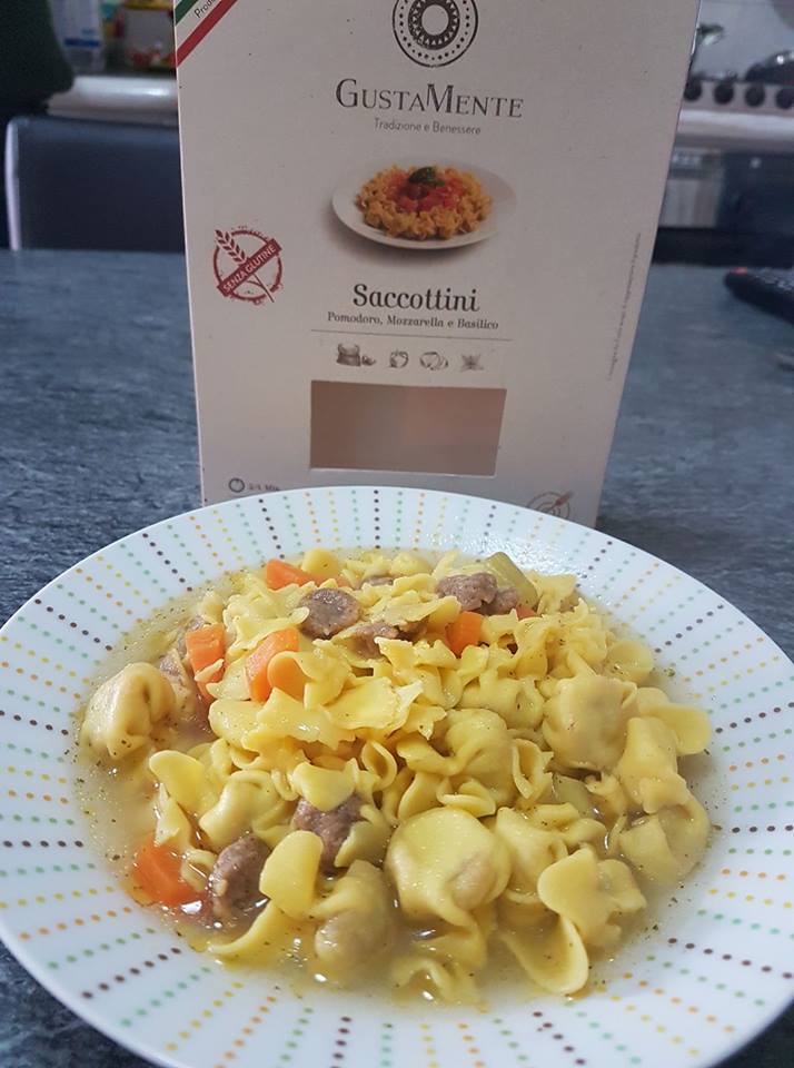 GustaMenteWeb's tweet photo. Buon #lunedi  e inizio settimana con un consiglio degli amici di #IgoodCelicorner: "Un buon brodo, con le verdure, accompagnato dagli ottimi Saccottini Pomodoro Mozzarella e Basilico #GustaMente". Più info su https://t.co/JmwTBjvyvj https://t.co/aMwUcYrKzw