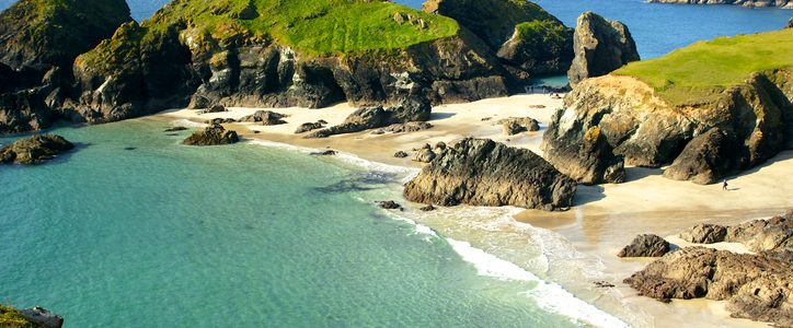 toprooms's tweet photo. Looking for the top beaches in Cornwall? What do you think of our list? https://t.co/iETLgbiR0A https://t.co/PkVtxQ36o1