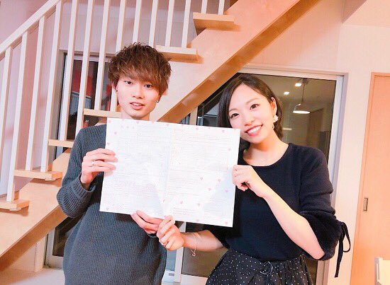 p_p444's tweet photo. ご報告ㅤㅤ
2018/01/22
本日入籍しました！
高3から付き合って約5年，
色々ありましたが夫婦になることができて幸せです。今まで沢山の人に話しを聞いてもらったり支えてくれたり本当に感謝しかないです。これからは夫婦として何事にも頑張って行きたいと思ってますので応援の方よろしくお願いします😊 https://t.co/Jiprc30XfM