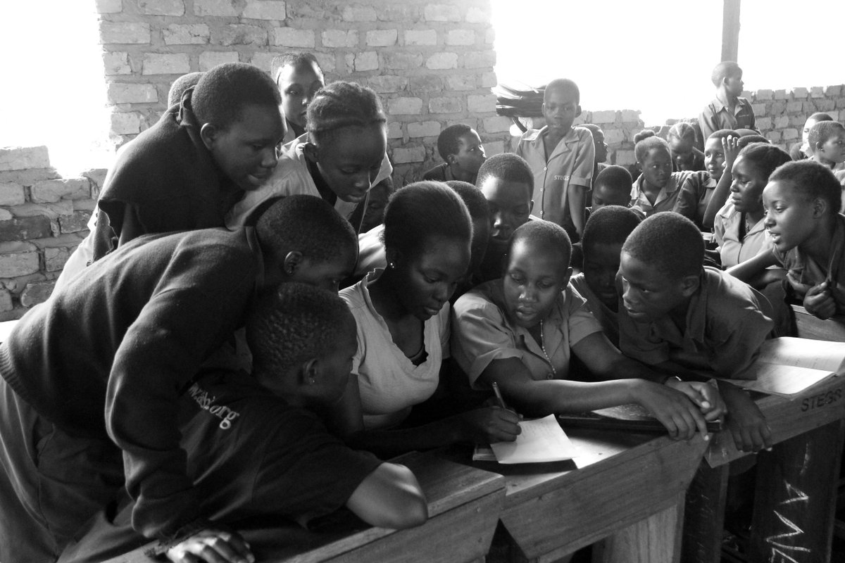 eHubUg's tweet photo. All they need is guidance on what content to access when online. #gradescoresdotcom has such content which promotes improved education. Signup https://t.co/2alaYr2N8K