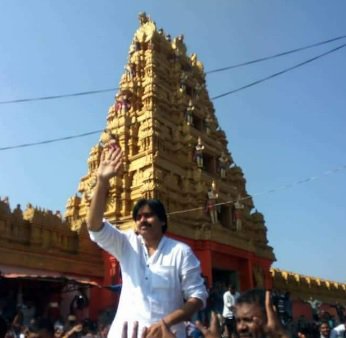 janasena_ISM's tweet photo. #pawankalyan sir at kondagattu temple https://t.co/4XSKfovYB2