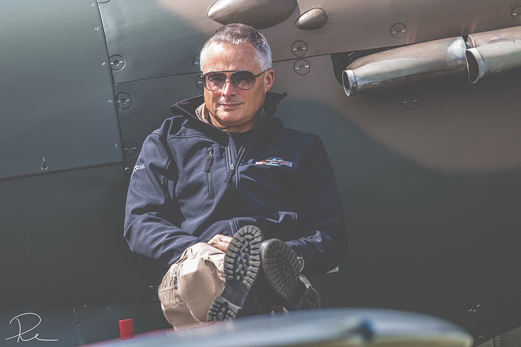 PhilChaplin_'s tweet image. Happy Monday Everyone...

Here’s the awesome John Romain, just chillin on the wing of @I_W_M Supermarine Spitfire MkI N3200.

#retweet #share #classicaviation #history