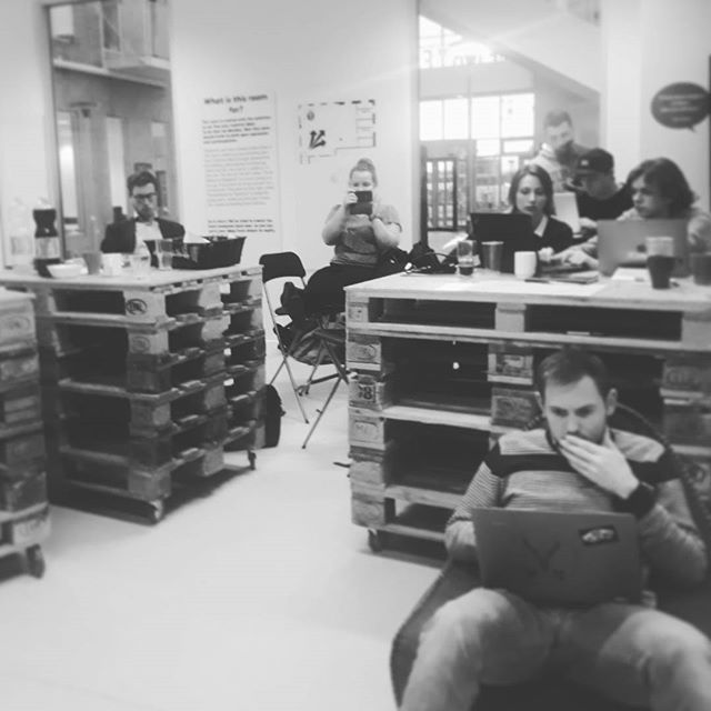 pauweazy's tweet image. Workworkworkworkshop hele weekenden✌️ Denne weekend med PR &amp;amp; kommunikation på dagsordenen på #sdutalentprogram. Hvilket også er en forklaring på, at vores nye startup-virksomhed @sumaaltider spammer jer alle😂😉😚🙏@mwlszwska💜 #sdu #sdutalentprogram2… ift.tt/2F0b0q3