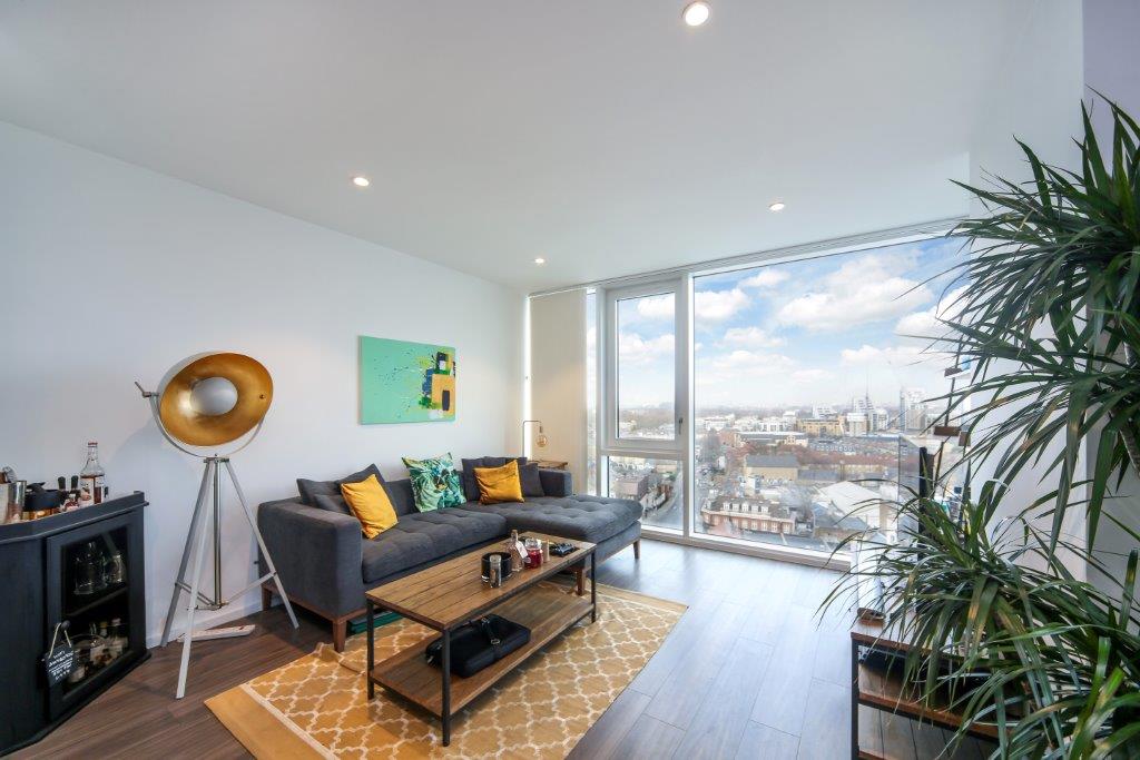 JDWWandsworth's tweet photo. #letagreed This immaculate two bedroom two bathroom apartment has just been let within a few days of us taking it on and at asking price against three other agents! We want to let your property. #morewanted #wandsworthlettings https://t.co/i8ZfhBGrPG https://t.co/TINvYG9ON3