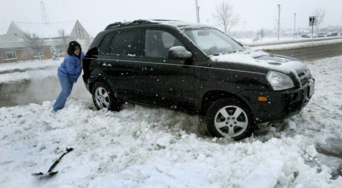 TireOttawa's tweet photo. Winter tires can make the difference between getting stuck and getting there on time. Contact your local Tire Discounter Dealer today! https://t.co/TqRNheaSez https://t.co/IwpZSENszz
